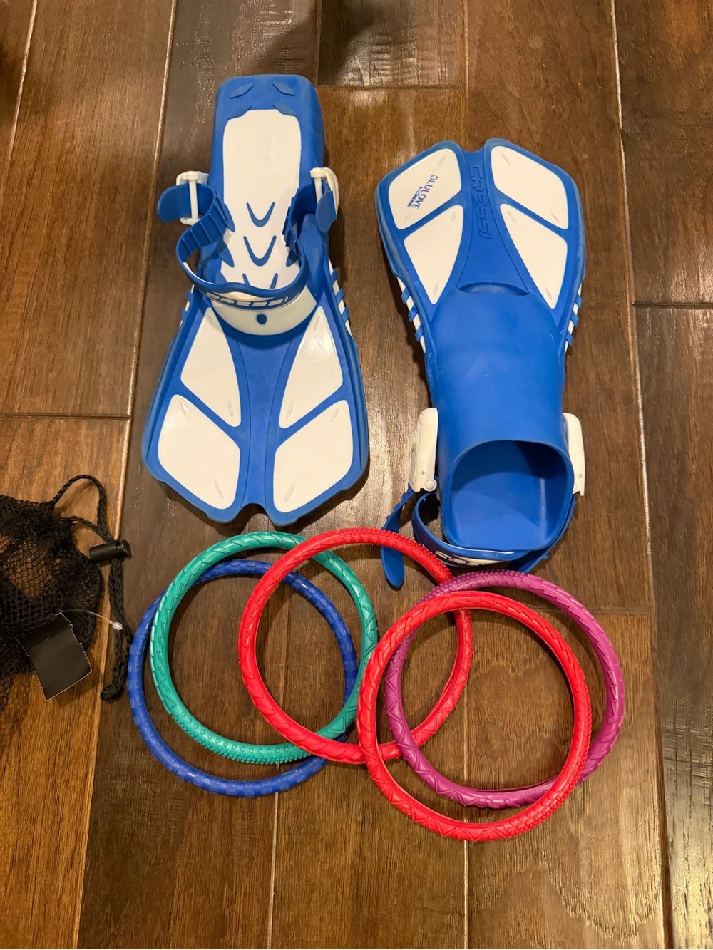 Cressi youth S/M swim fins and pool rings